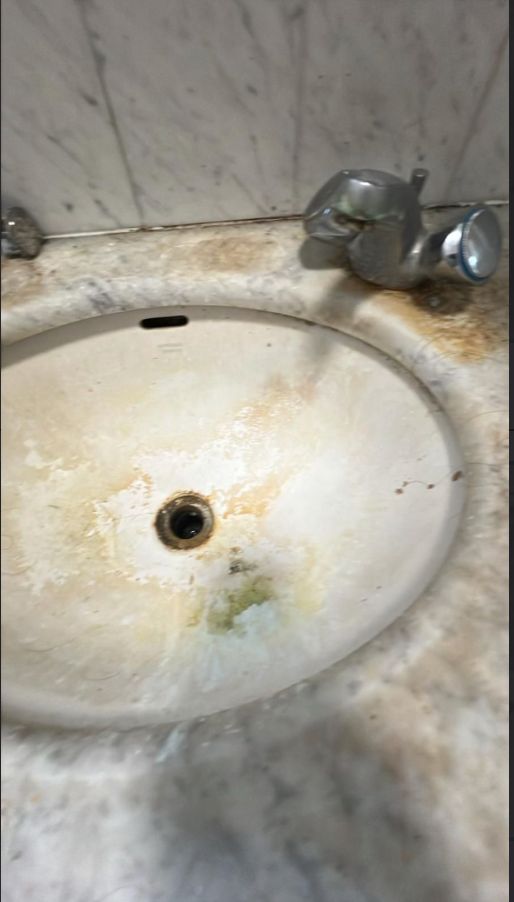 Marble sink before cleaning